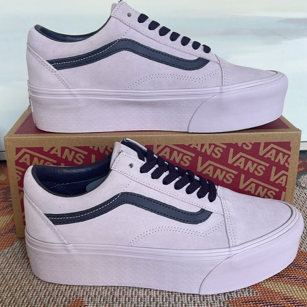 Vans WMNS Old Skool Stackform
Suede Lavender
VN0009PZLAE
Platforms Sneakers - Picture 16 of 16